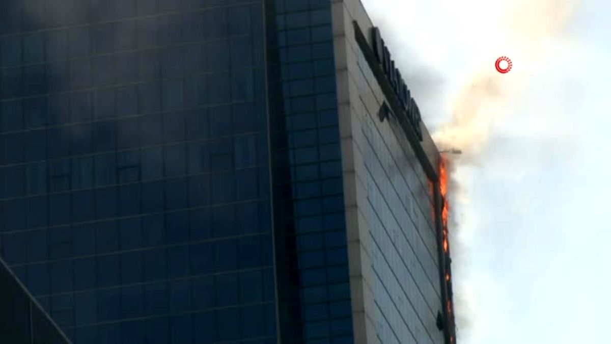 Ankara’da çıkan yangın plazayı kül etti