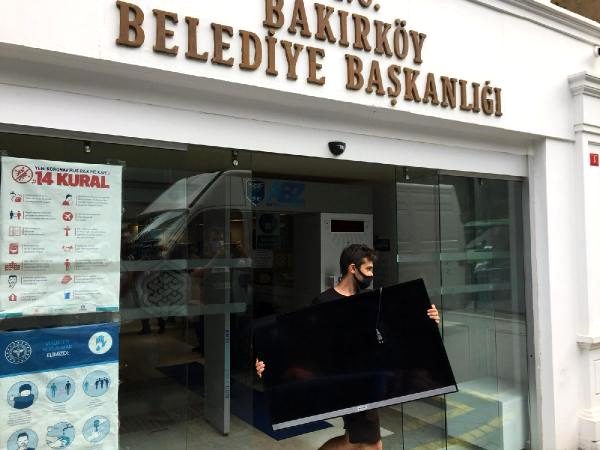 Bakırköy Belediyesi'nde bazı eşyalar haczedildi