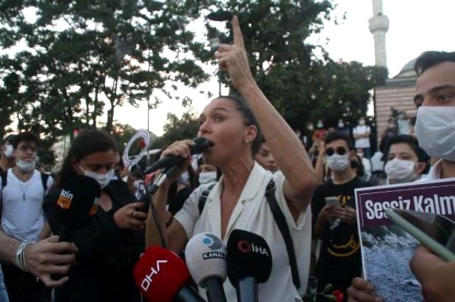 Beşiktaş ve Kadıköy'de Pınar Gültekin eylemi! Ünlü isimler de destek verdi