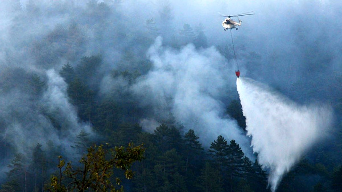 Çanakkale’de 18 saattir süren orman yangınına havadan müdahale yeniden başladı