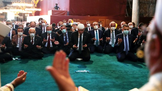 Cumhurbaşkanı Erdoğan, Ayasofya Camii'nin 24 saat açık kalması için talimat verdi