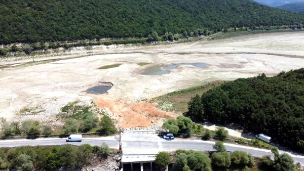 Zor günler yakın! İstanbul'a su taşıyan iki önemli baraj kurudu