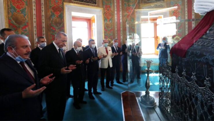Fatih Sultan Mehmet Türbesi’nde duayı Meclis Başkanı Şentop okudu