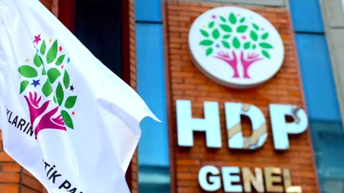 Görevden uzaklaştırılan HDP’li Batman Belediye Başkanı Mehmet Demir, gözaltına alındı