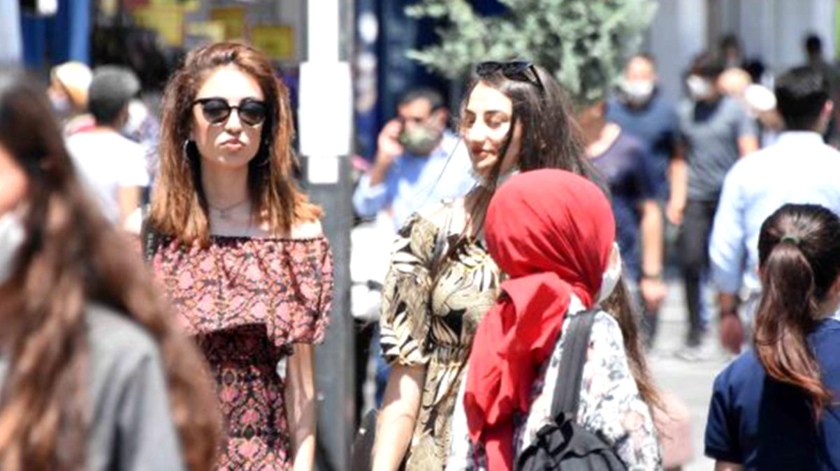 Her gün 200 vakanın görüldüğü Konya’da, maske ve sosyal mesafe unutuldu