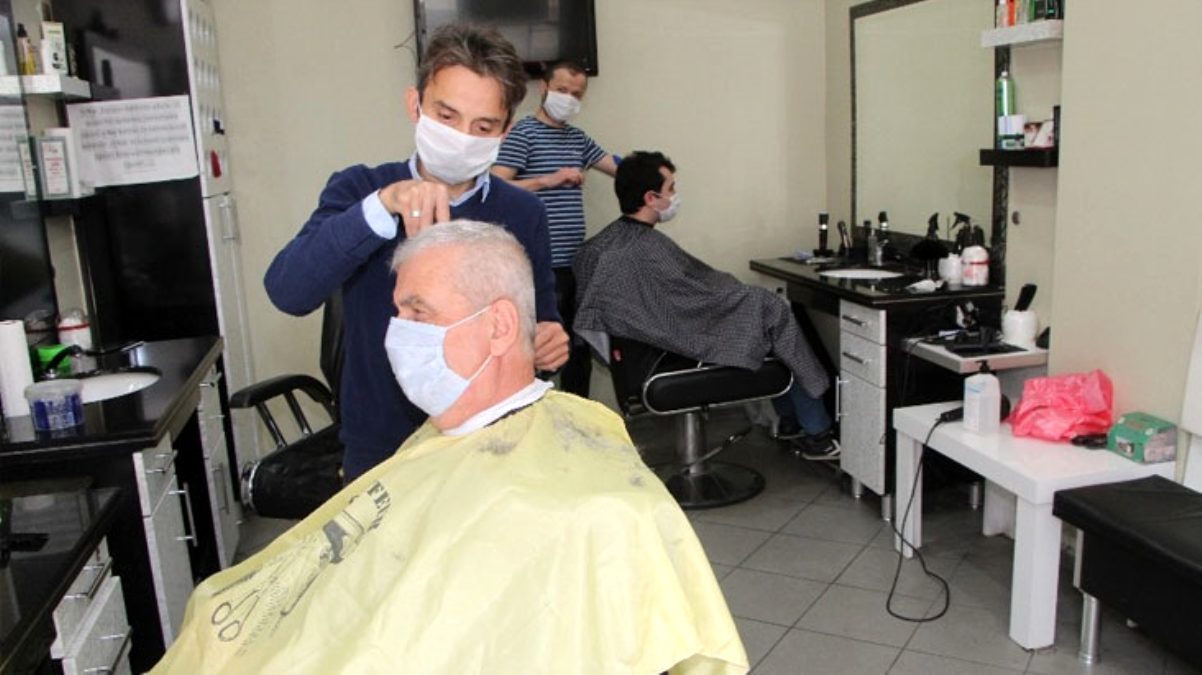 İzmir’de jiletle sakal tıraşı ve makyaj yasağı kaldırıldı