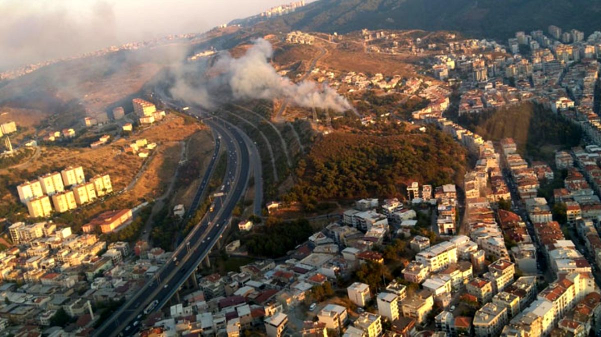İzmir’de makilik alanda çıkan yangın kontrol altına alındı