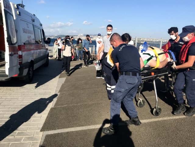 Karaköy'de vapurdan bir yolcu denize düştü