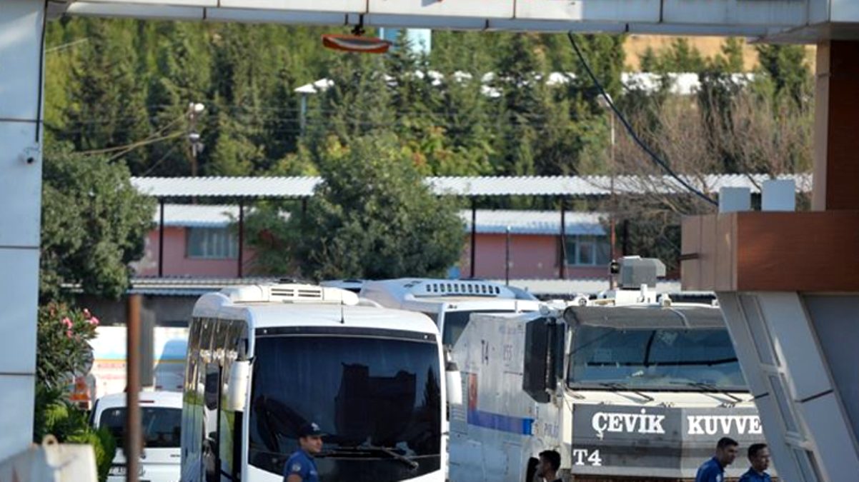 Mardin Büyükşehir Belediyesi’nde usulsüzlük operasyonu: Aralarında üst düzey yöneticilerin de olduğu 10 kişi gözaltında