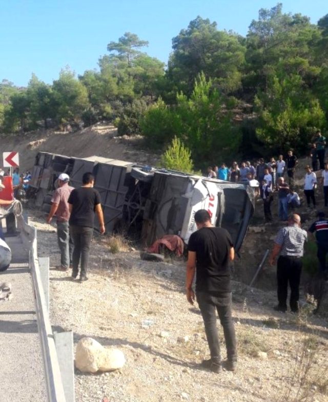 Mersin'deki otobüs kazasında 5 askerimiz şehit oldu! İşte olay yerinden ilk görüntüler