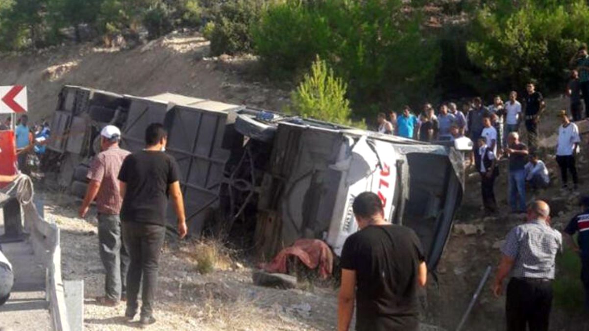Mersin’deki otobüs kazasında 5 askerimiz şehit oldu! İşte olay yerinden ilk görüntüler