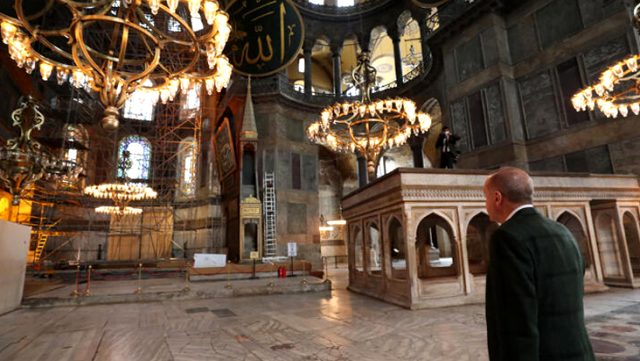 Son dakika: Erdoğan Ayasofya Camii'ne geldi, yapılan çalışmalarla ilgili incelemelerde bulundu