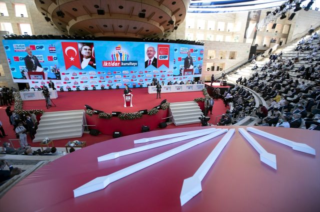 Son Dakika: Kemal Kılıçdaroğlu tek aday olarak girdiği seçimde CHP Genel Başkanı seçildi