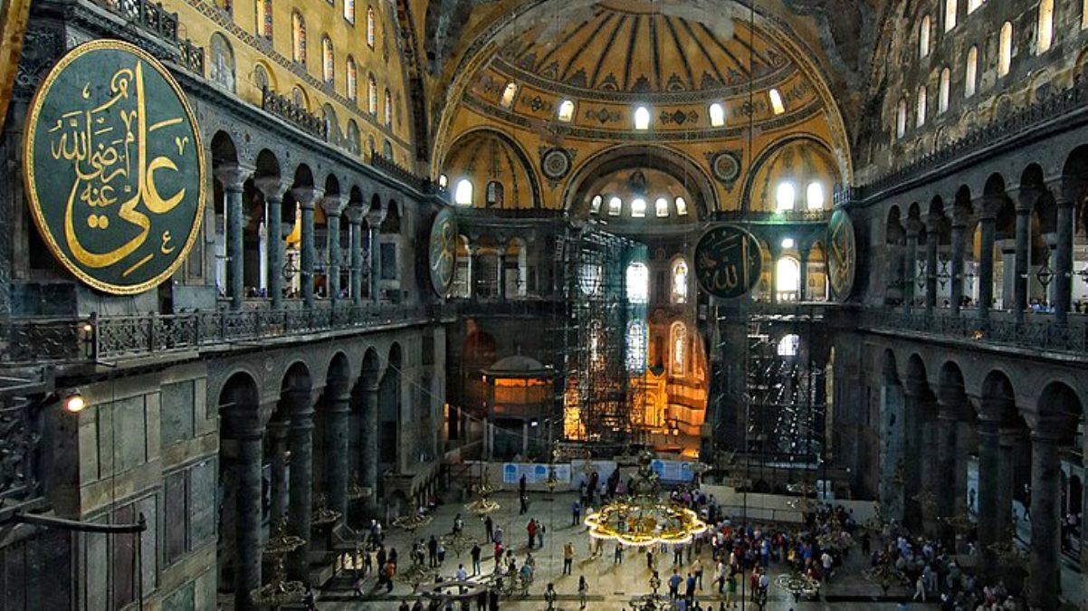 Tarih Profesörü Ebubekir Sofuoğlu’ndan Ayasofya’da yer alan ikon ve mozaiklere tepki: Camide fahişe olur mu?