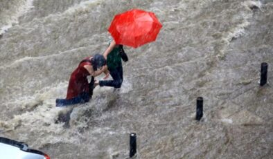 5 bölgeye sel uyarısı! Türkiye sağanak yağışa teslim oluyor