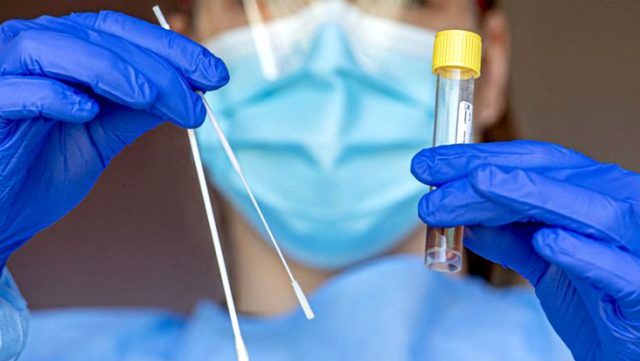 ABD'de bir kadının koronavirüs testi yapılırken kafatası duvarı delindi