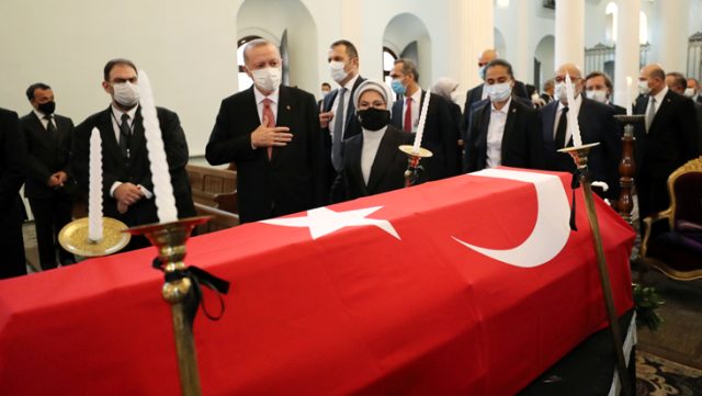 AK Parti İstanbul Milletvekili Markar Esayan son yolculuğuna uğurlandı