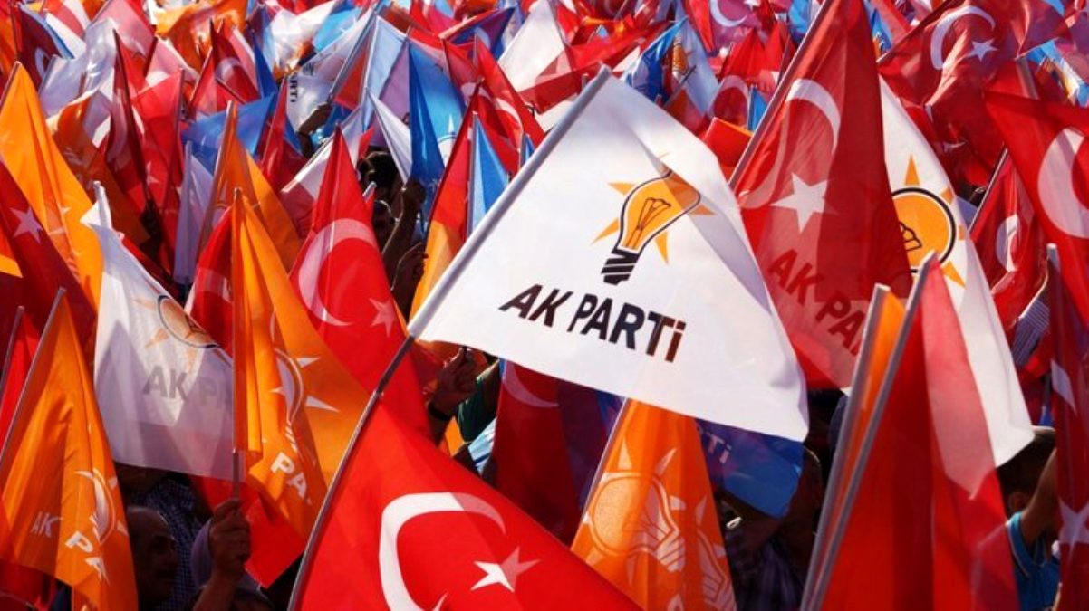 AK Parti’nin İstanbul’da 22 ilçe başkanını görevden aldığı iddia edildi