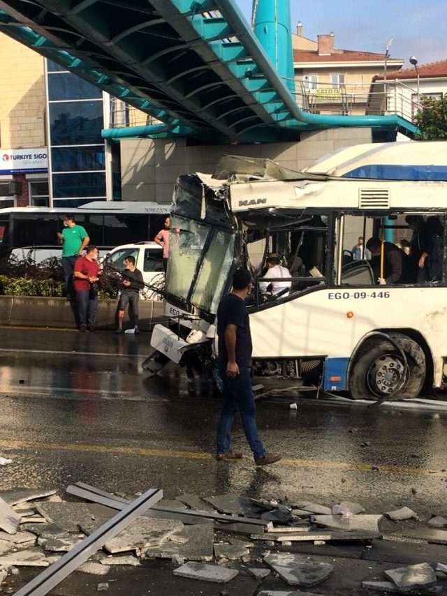Ankara'da belediye otobüsü üst geçit asansörüne çarptı! Çok sayıda yaralı var
