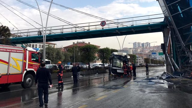 Ankara'da belediye otobüsü üst geçit asansörüne çarptı! 1'i ağır 12 kişi yaralandı