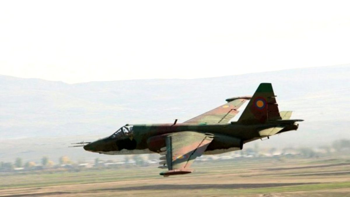 Azerbaycan ordusu Ermenistan’a ait savaş uçağını düşürdü