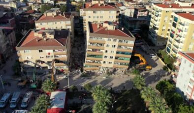 Barış apartmanı ve çevresindeki eğik binalar havadan görüntülendi