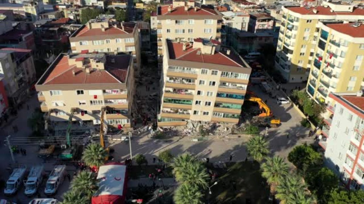 Barış apartmanı ve çevresindeki eğik binalar havadan görüntülendi