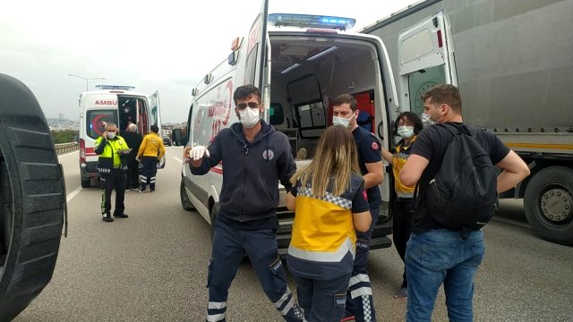 Bursa'da sis faciası! Ambulans takla attı, 5 kişi yaralandı