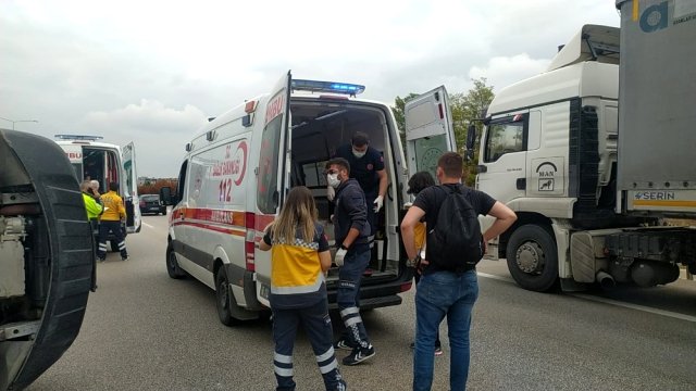 Bursa'da sis faciası! Ambulans takla attı, 5 kişi yaralandı