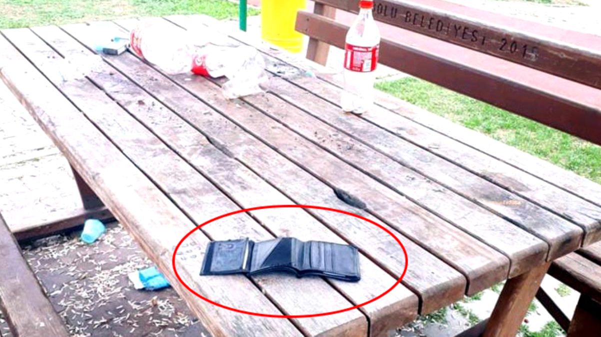 Cüzdanını parkta düşüren şahıs, masada bıraktığı çöpleri toplayınca kimliğini geri alabildi