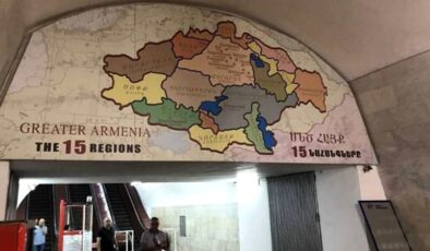 Erivan’daki metroda yer alan skandal harita, Türk topraklarını Ermenistan’da gösteriyor