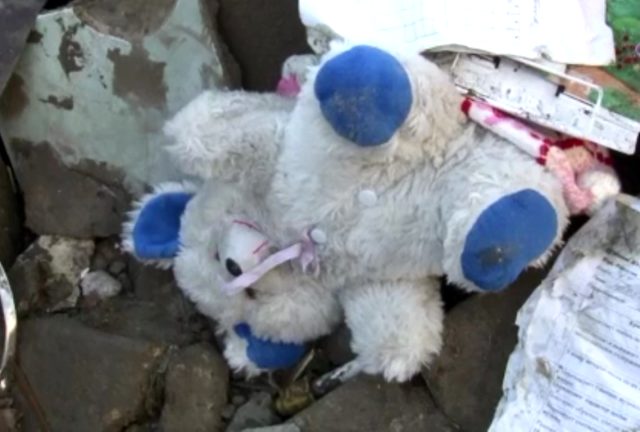 Geriye büyük bir enkaz, sahibini kaybetmiş oyuncaklar kaldı! Gence'deki yıkım gün ağarınca ortaya çıktı