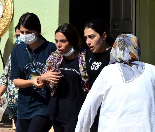'Günaydın aşkım' mesajı sonrası öldürülen Hülya Güllüce'nin cenazesini kadınlar omuzladı