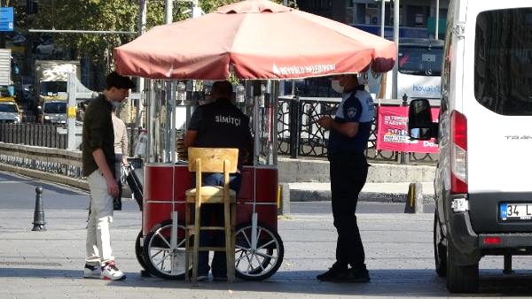 İBB, Taksim'de sembol olan simit tezgahlarını kaldırıyor