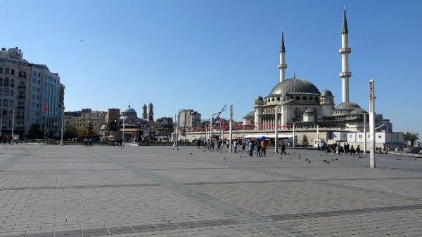 İBB, Taksim'de sembol olan simit tezgahlarını kaldırıyor