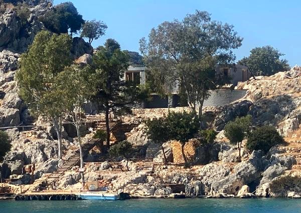İngiliz şirket, Antalya'da doğa harikası yarımadaya villa dikti