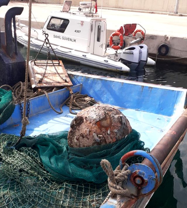İstanbul Boğazı'nda büyük panik! Balıkçıların ağına Osmanlı döneminden kalma mayın takıldı