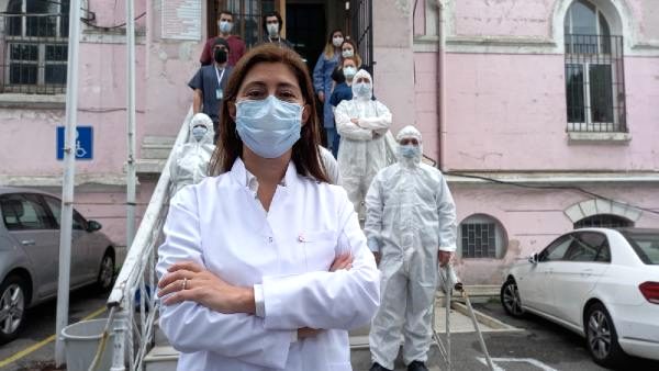 İstanbul'daki filyasyon ekipleri anlattı: Aşure dağıtan bir teyze, 18 kişilik apartmanın izolasyona alınmasına neden oldu