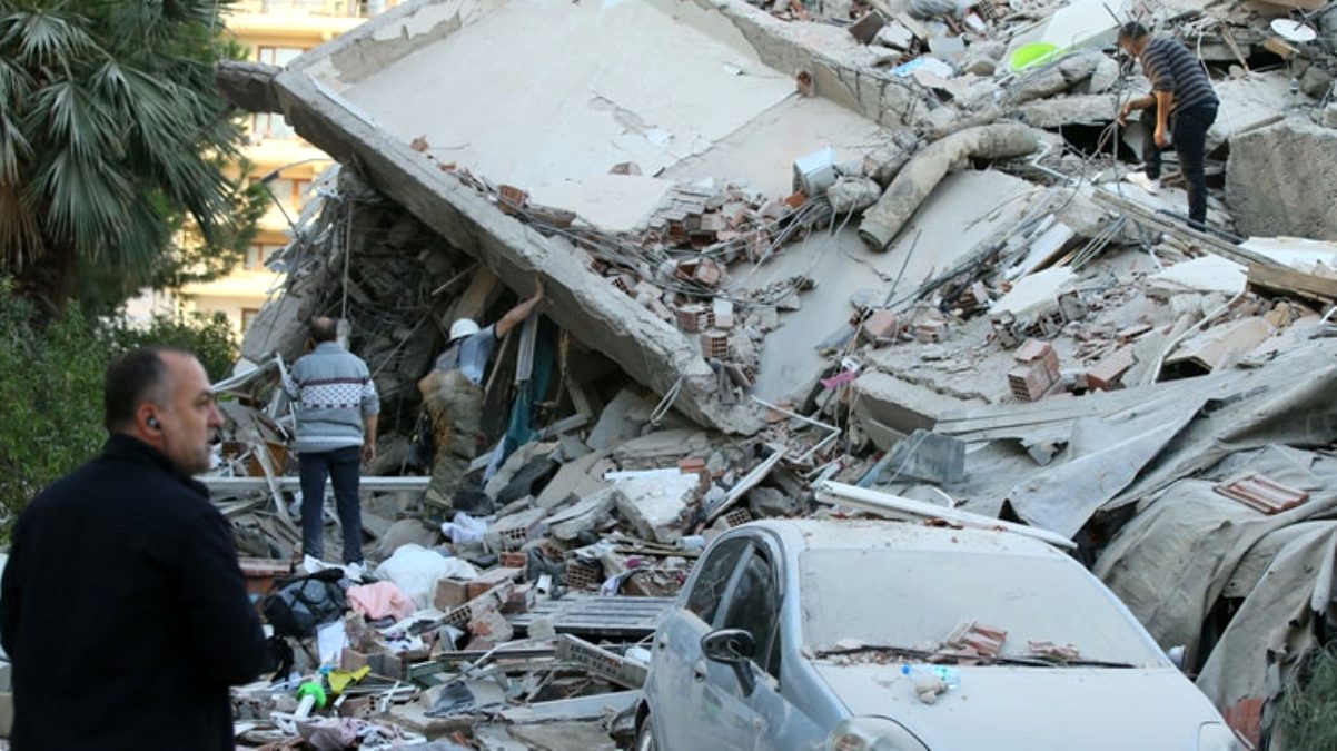 İzmir Tabip Odası Genel Sekreteri’nin eşi ve 2 çocuğu, depremde enkaz altında kalarak yaşamını yitirdi