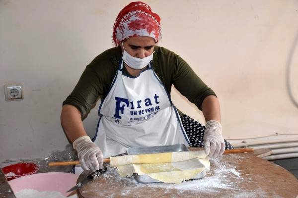 Kayısılı baklava işine giren kadın girişimci, siparişlere yetişemiyor
