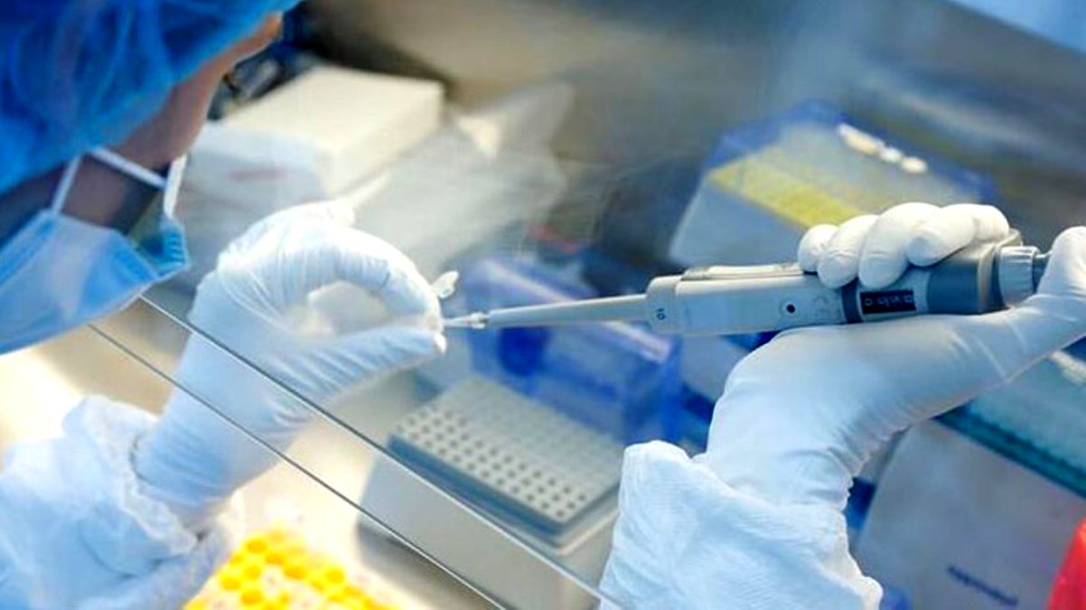 Koronavirüs aşısının denemeleri Ankara Şehir Hastanesinde başladı! İlk gönüllü başhekim oldu