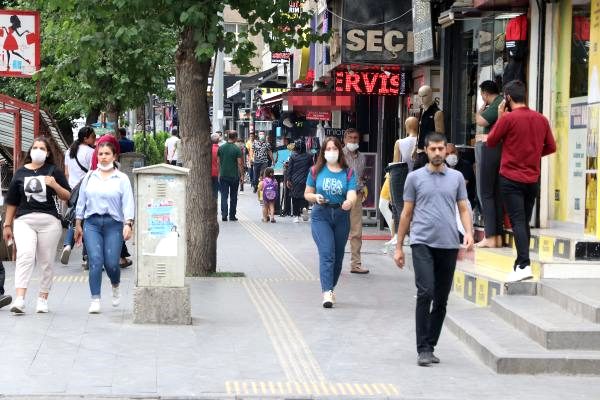 Koronavirüs vakalarında düşüş yaşanan Diyarbakır için 'rehavet' uyarısı