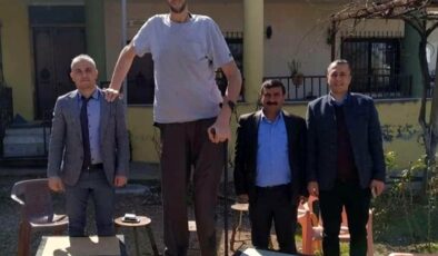 Koronavirüse yakalanan dünyanın en uzun insanı Sultan Kösen 1 haftadır yoğun bakımda