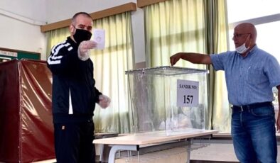 Kuzey Kıbrıs’ta ikinci tura kalan Cumhurbaşkanlığı seçiminde sandıklar kapandı