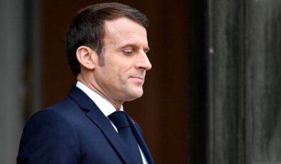 Macron, İslam’a yönelik açıklamaları sonrası başlatılan boykot üzerine 3 dilde tweet attı
