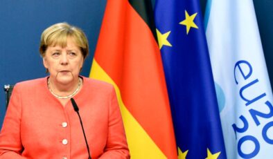Merkel: AB ile Türkiye Aralık ayında vize serbestisi konusunu görüşecek