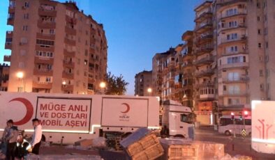 Müge Anlı, İzmir’deki depremzedeler için Mobil Aşevi gönderdi