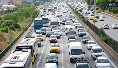 Okulların açılmasıyla İstanbul güne trafikle başladı
