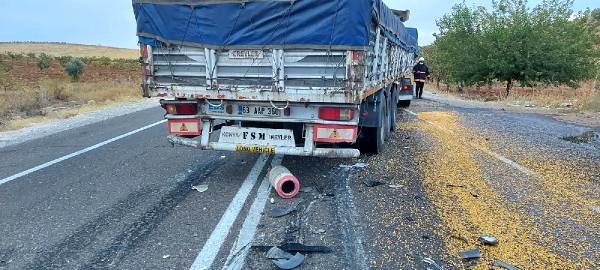 Şanlıurfa'da tır ile otomobil çarpıştı: 2 kişi öldü, 1 kişi yaralandı