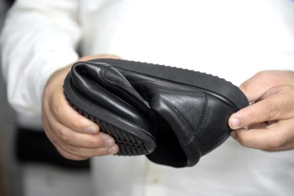Şeker hastası yakını için ürettiği ayakkabıyı, şimdi dünyaya ihraç ediyor